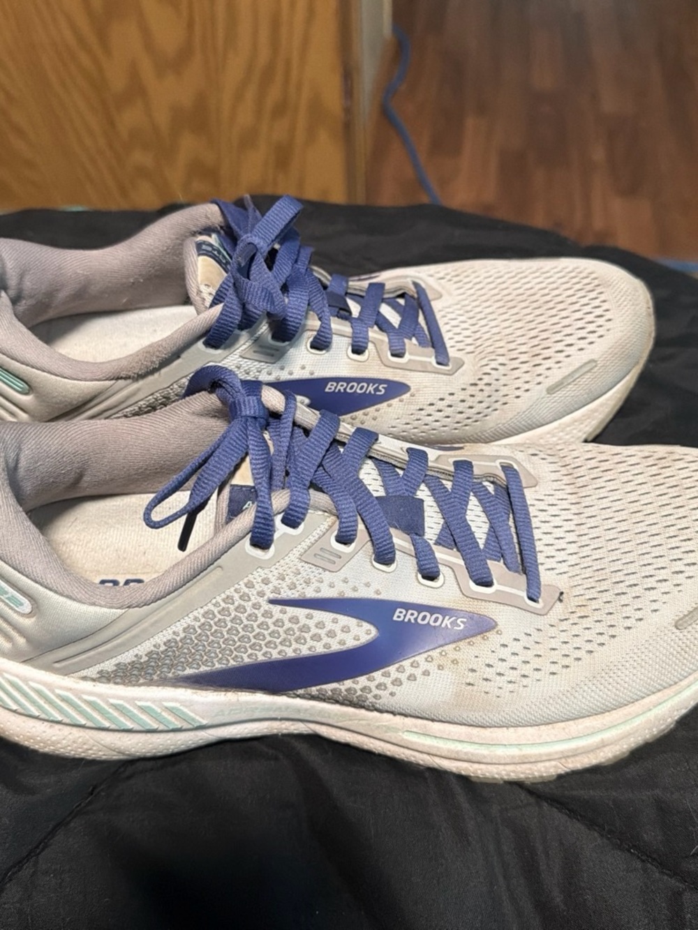 Brooks Women's Light Gray and Blue Athletic Running Shoes